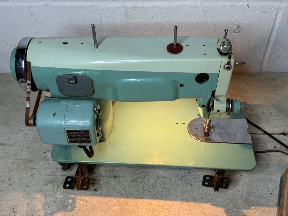Vintage White Zig Zag Stitcher Sewing Machine Model 1315 Turquoise Works