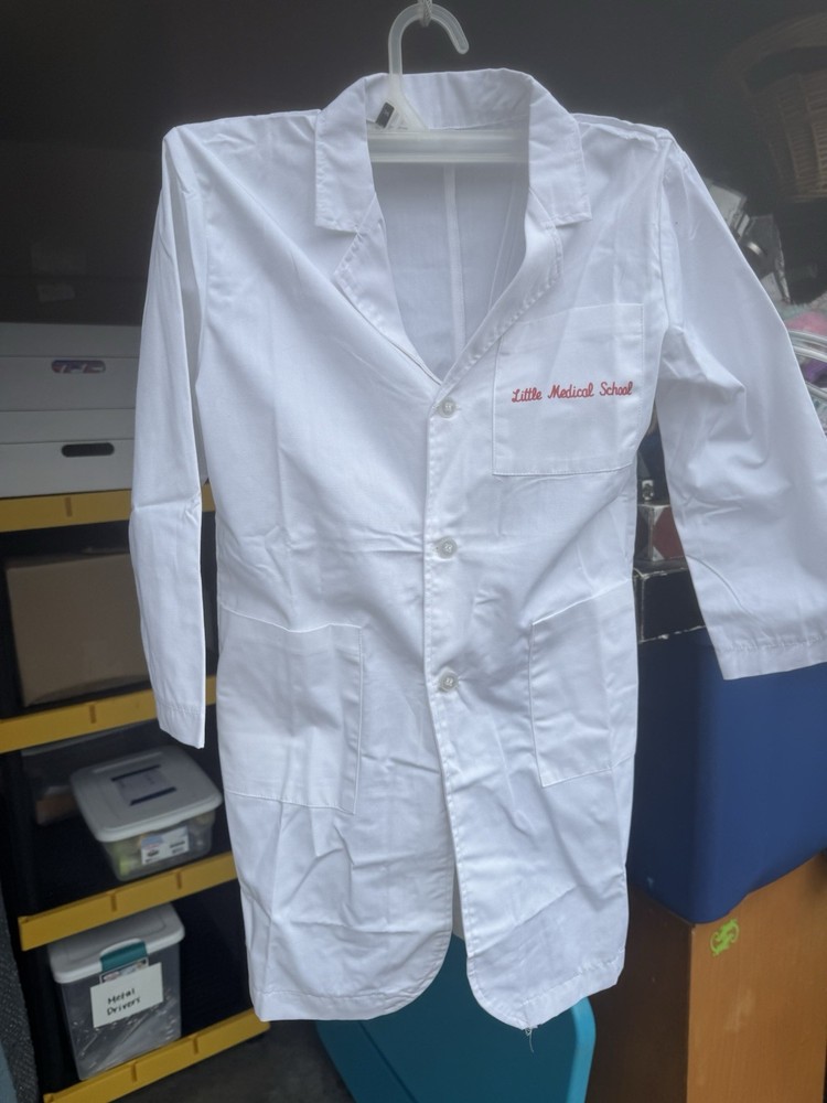 Children’s white lab coat. SIZE 6/8