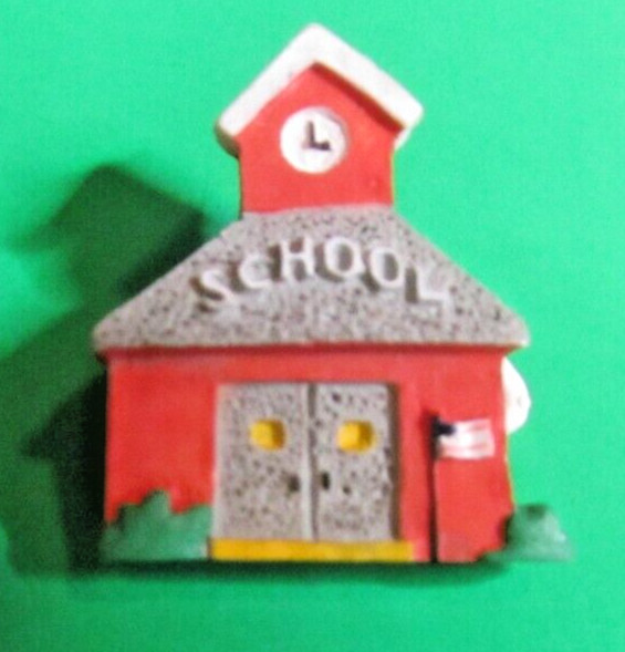 La MODE BL-96 1" SCHOOL DAYS CLOCK TOWER FLAG PLASTIC SHANK NOVELTY BUTTON-C858