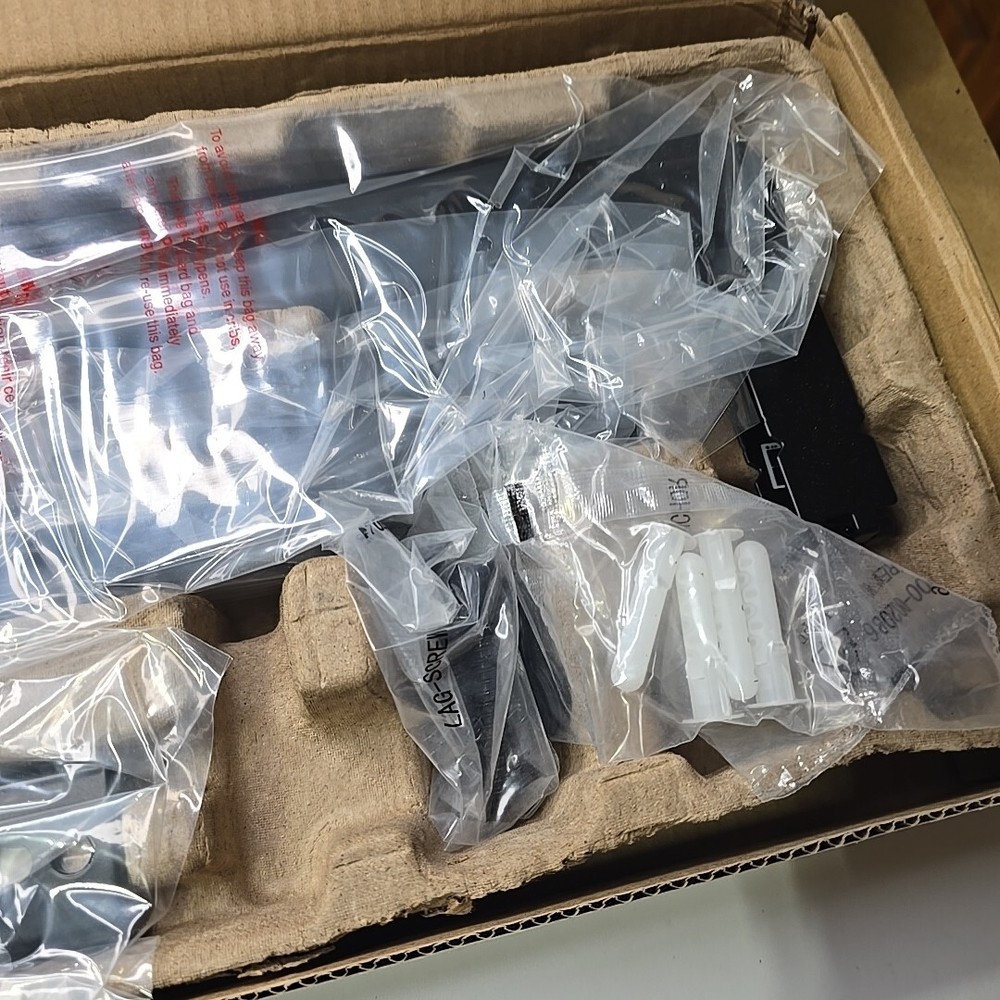 CHIEF RMT2 Medium Universal Tilt Mount New Sealed