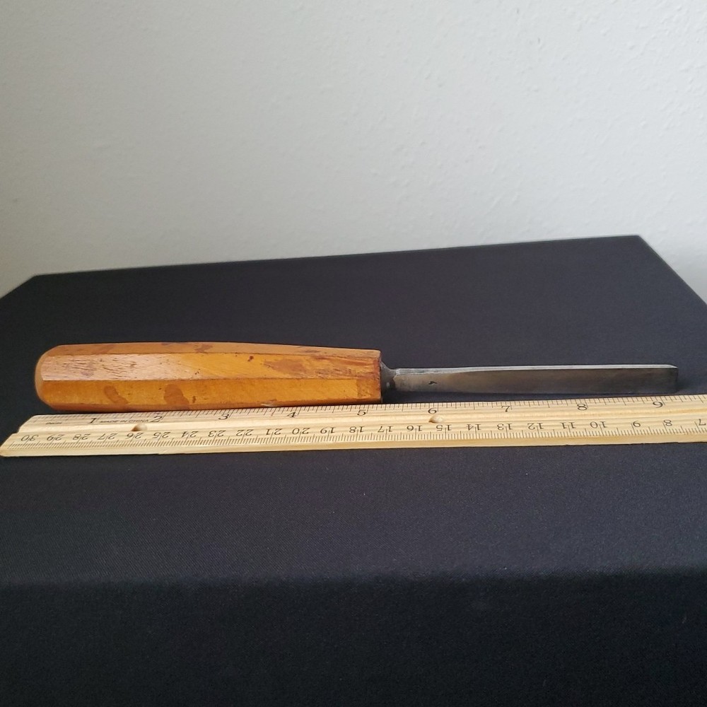 VINTAGE MARKED BUT UNKNOWN BEVEL EDGE CHISEL #4