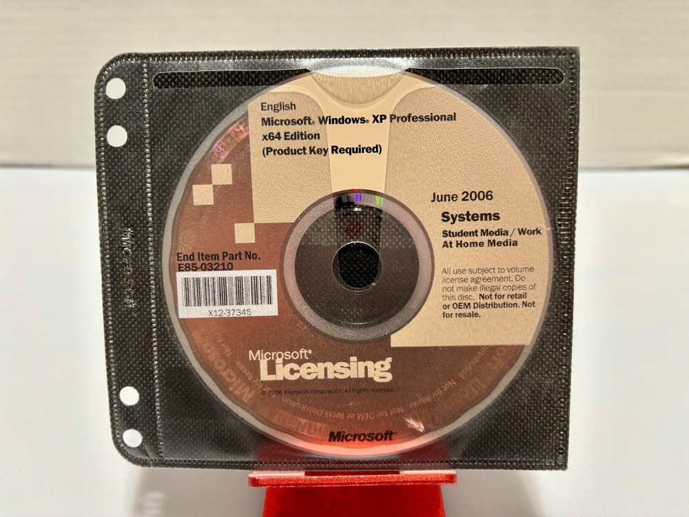 Microsoft Windows XP Professional x64 Systems 2006 Student Media w/Product Key