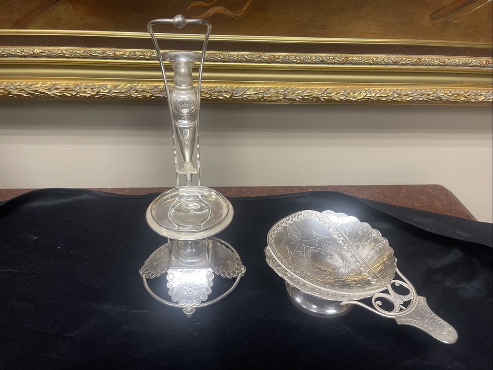 Wilcox Silver Calling Card, Receiver, And Bud Vase ￼# 01833