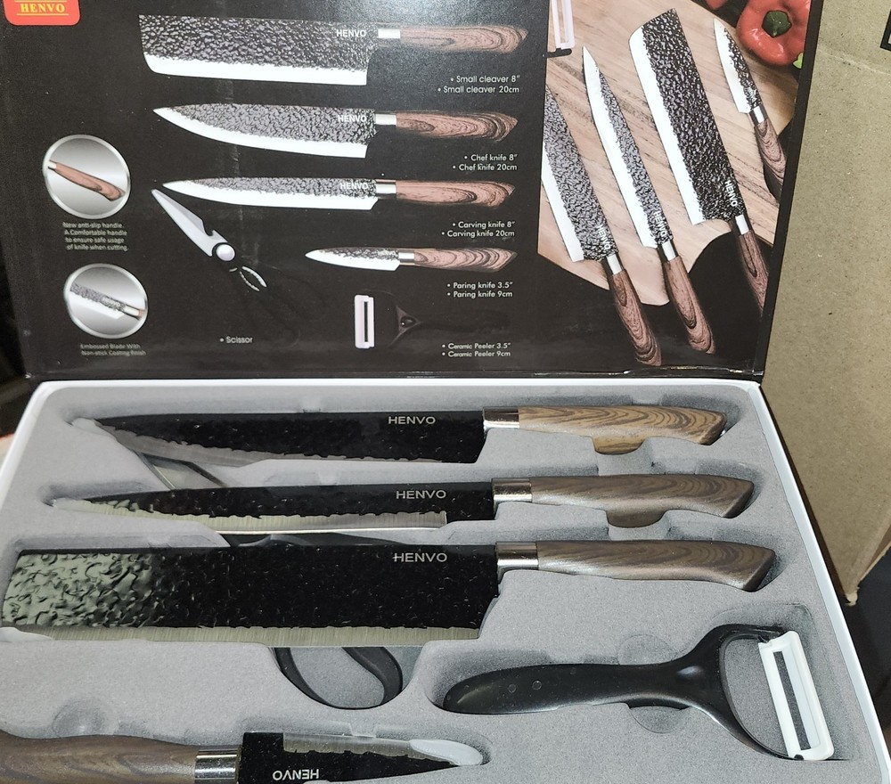6-Piece Kitchen Knife Set Wood Handle Non-Stick w/ Peeler. Very Sharp!