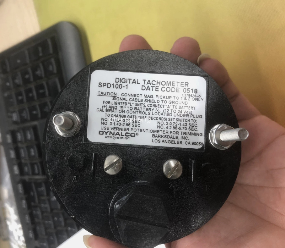 1pcs  Dynalco SPD-100  tachometer