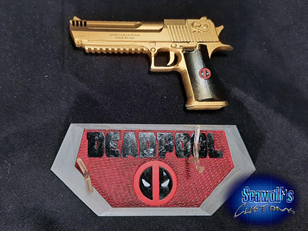 Deadpool - Golden Desert Eagle (Mini 3D Replica and Stand)