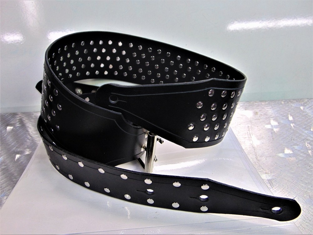 RANDY RHOADS.. LEATHER GUITAR STRAP CHROME RIVET .(MDLS0168)