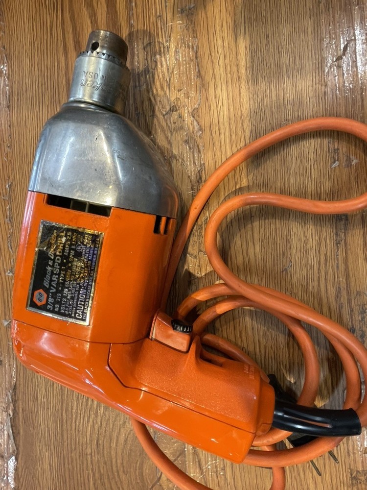 BLACK & DECKER VARIABLE ELECTRIC DRILL (PSJ010589)