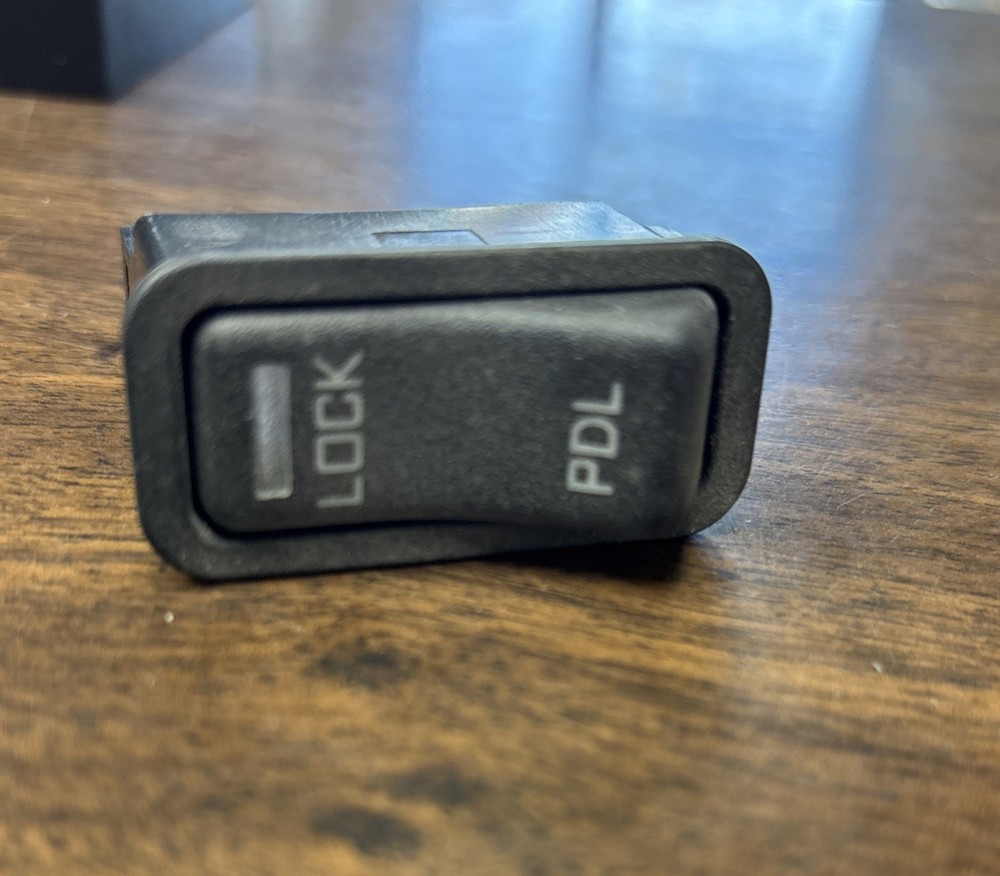 INTERNATIONAL POWER DIVIDER SWITCH #3563073C1 NOS