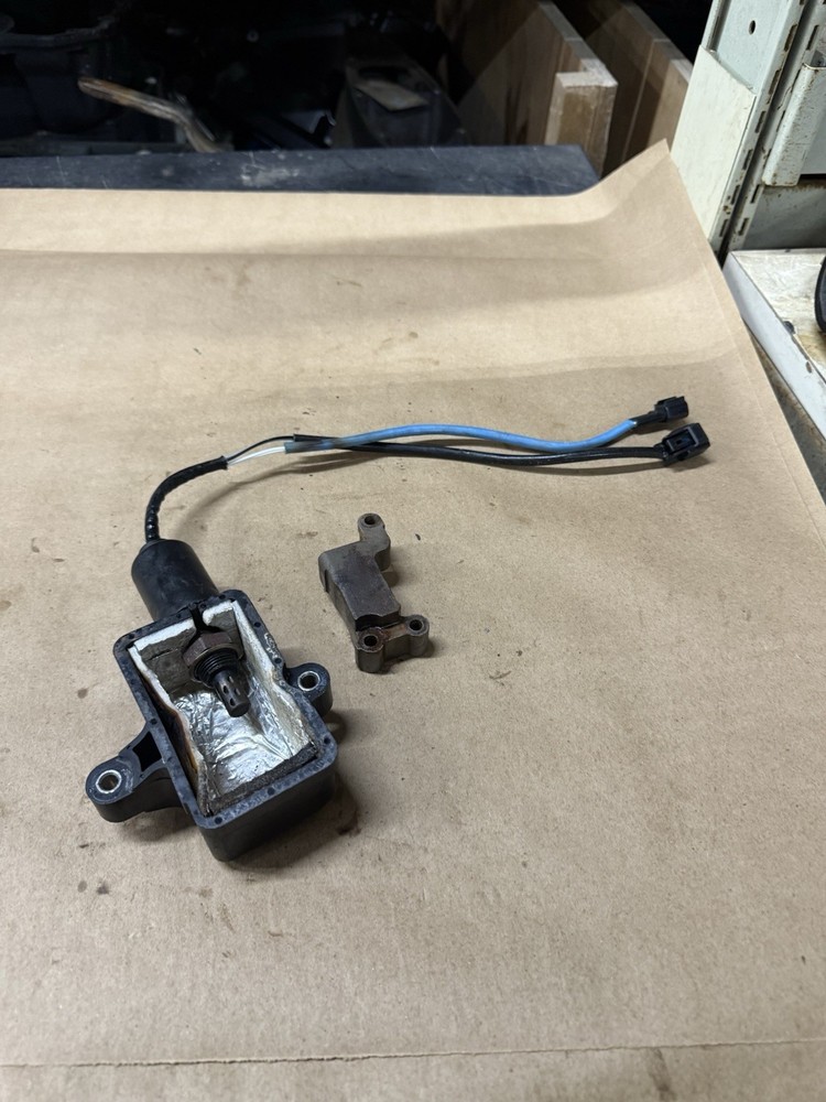 OEM YAMAHA SENSOR PN# 65L-8592A-00-00 (B-79)