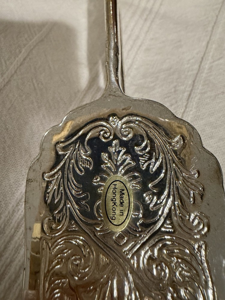 Silver Metal Cake/Pie Slice Server with Floral Pattern Handle, Glossy Finish