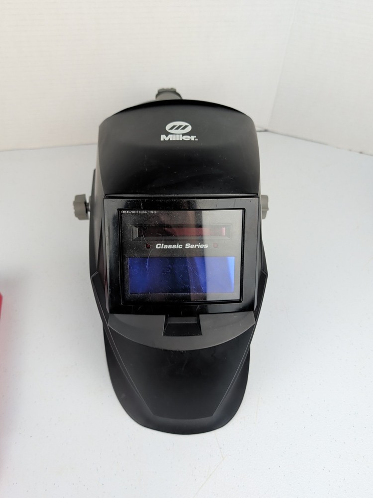 Miller Classic Series Welding Helmet  With Auto Dimming.