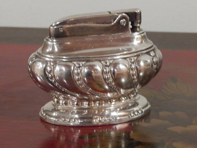 Vintage 1950's Ronson Crown Silverplate Table lighter
