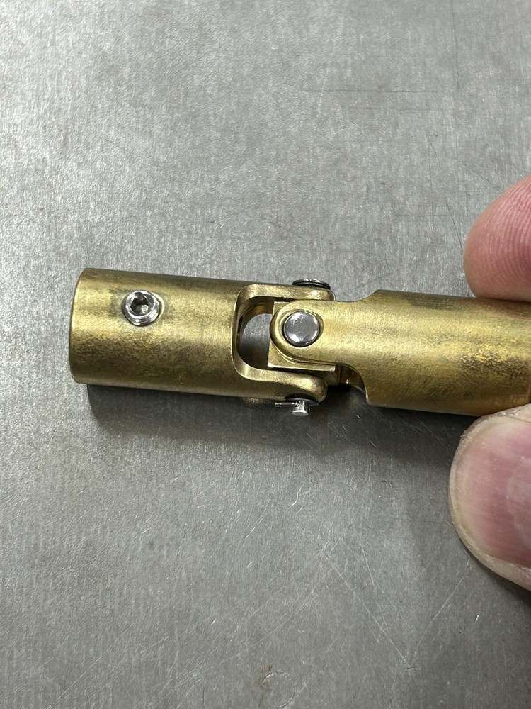 QTY 1 UNKNOWN MAKER SOLID BRASS UNIVERSAL JOINT 1/4" BORE BOTH ENDS 2 SET SCREWS