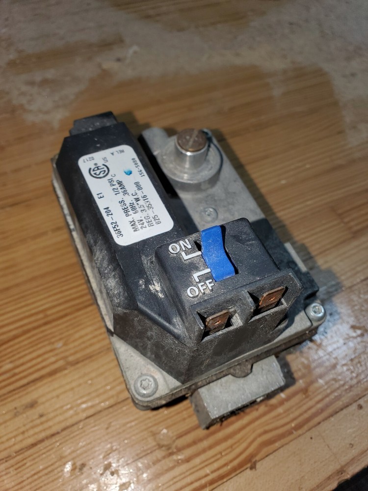 White Rodgers Gas Valve 36F52  204  used 025-35316-000 York Furnace 1/2" 1565080