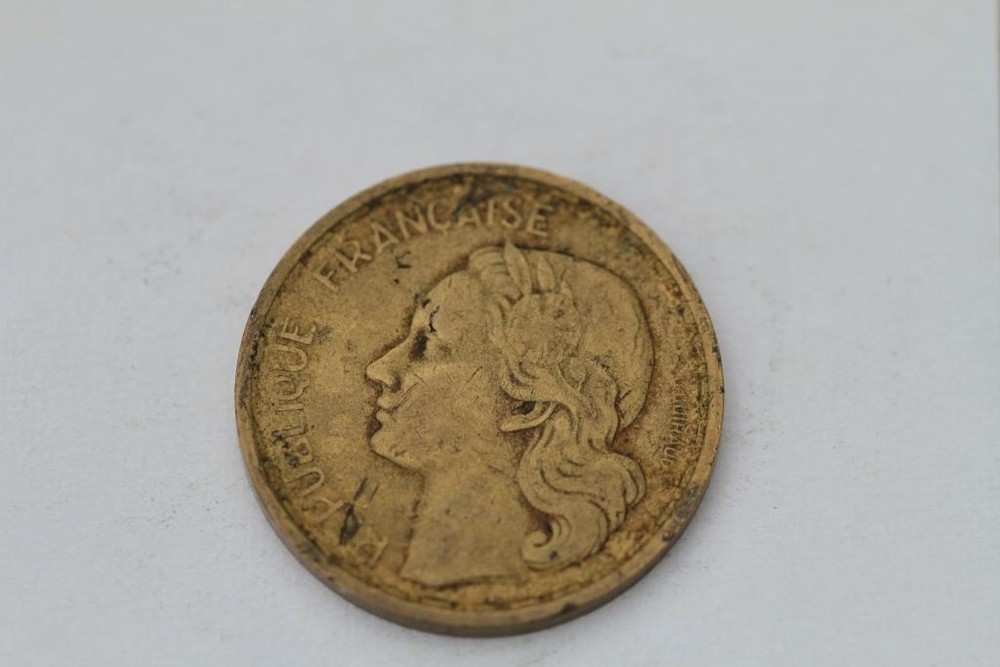 10 FRANC COIN 1951