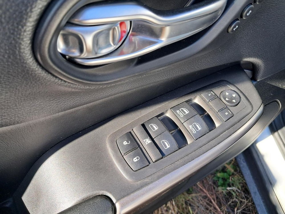 CHEROKEE 2019 Glove Box 4858463