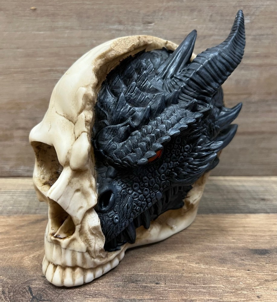 Dragon/Skull Resin Tabletop Decor 6" x 5.5"