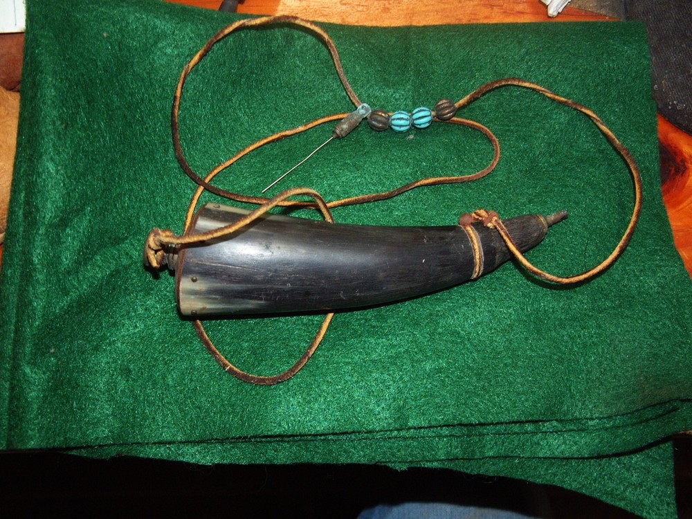 Primitive Black Powder Horn/Bronze NICE Flask Muzzleloading Hunting 7 X 2 in.