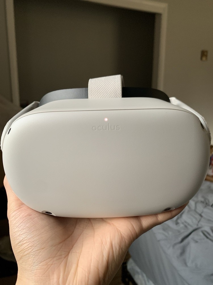 OCULUS QUEST 2 VR HEADSET 64GB **MINT CONDITION**