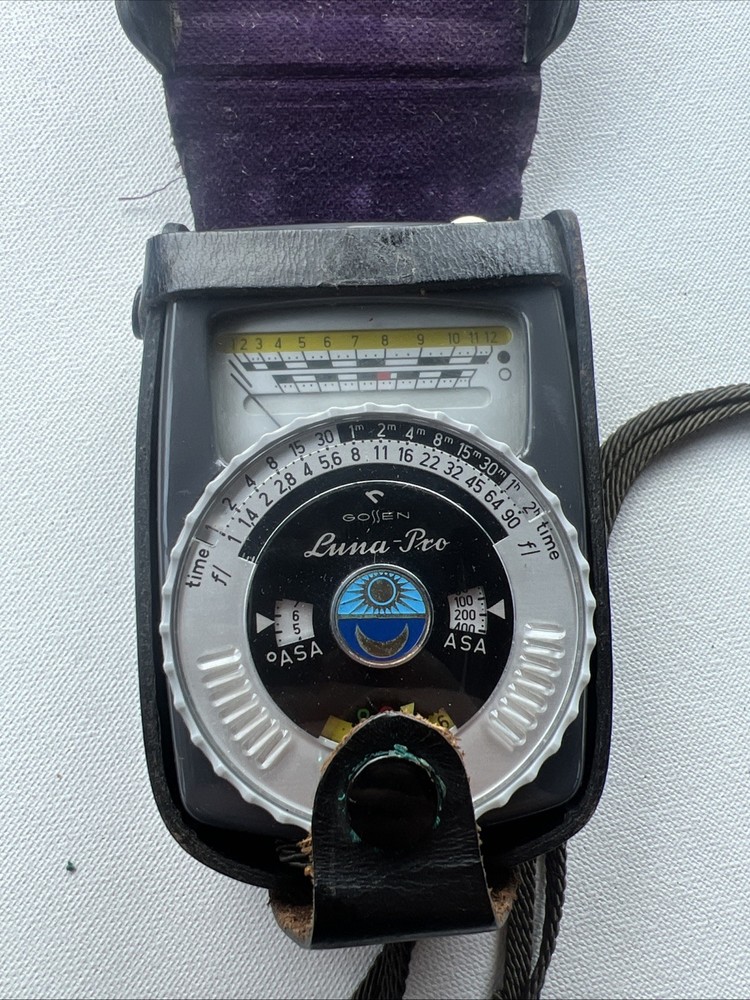 GOSSEN LUNA PRO AMBIENT LIGHT METER WITH LEATHER CASE & STRAP