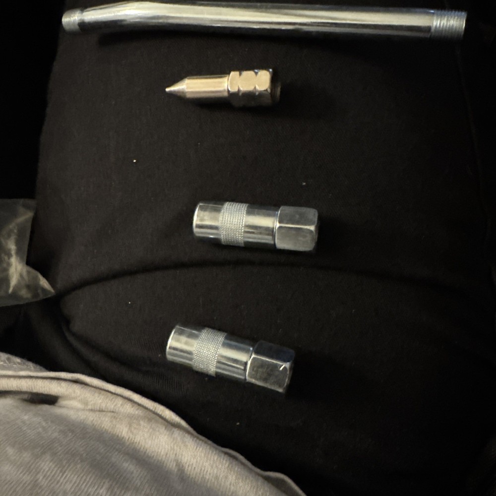 Brand New Yellow Grease Gun Kit