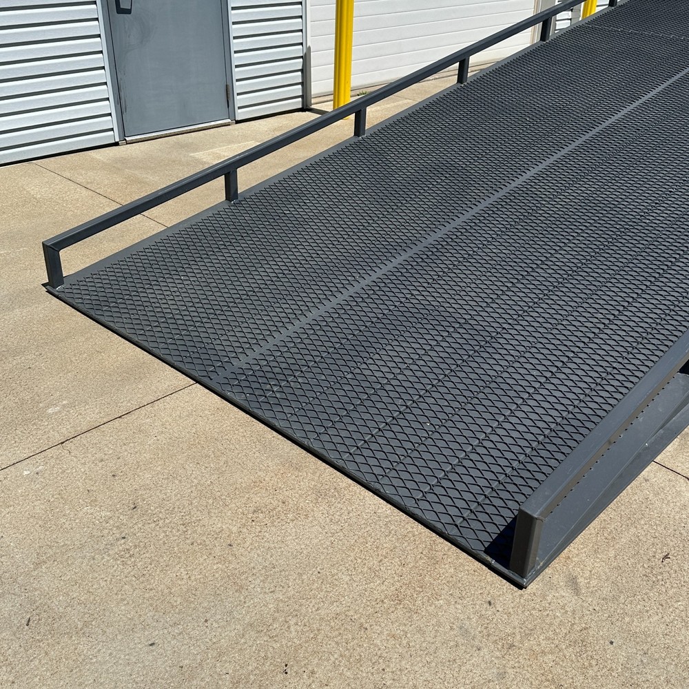 32,000LB Cap. Portable Yard Ramp Forklift Dock Height Truck Container Unloading