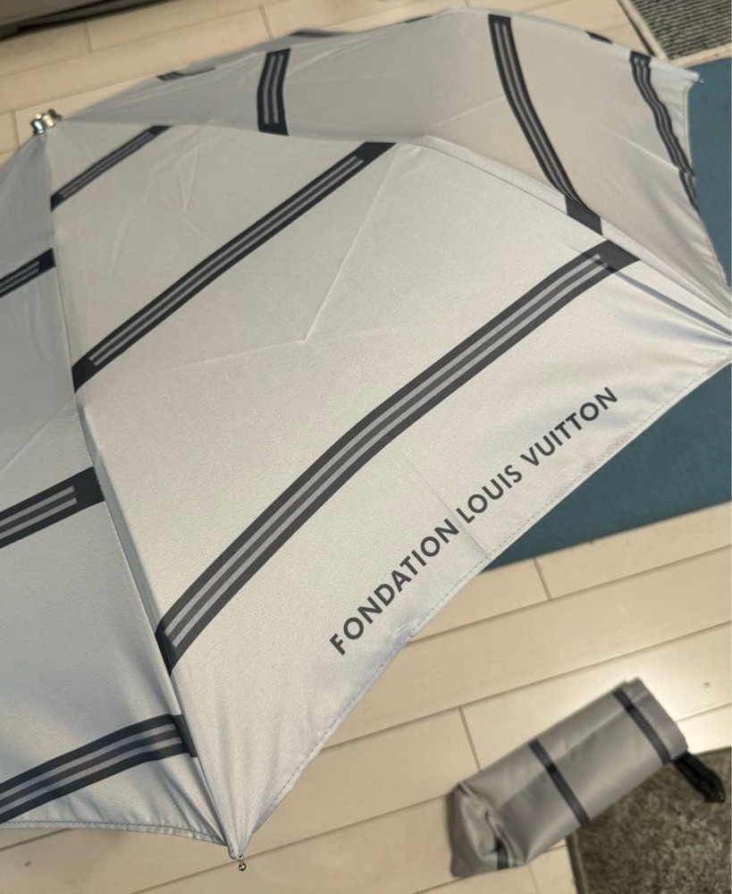 Louis Vuitton Fondation Paris Limited Foldable Umbrella Authentic Accessory