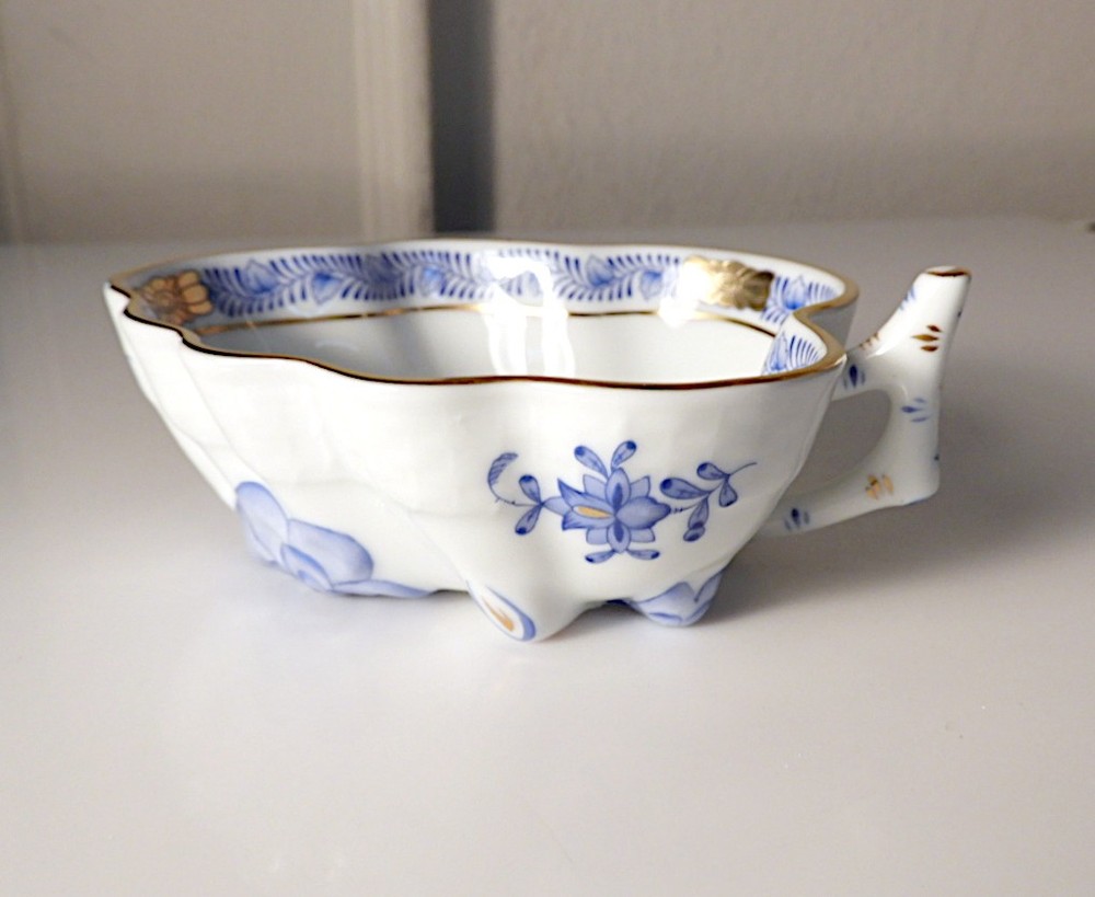 Herend CHINESE BOUQUET BLUE 4" Leaf Shaped DIsh,  New/Mint Condition