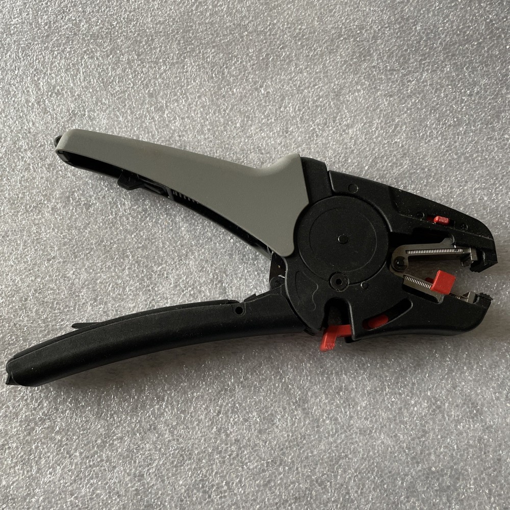 Panduit ST-100 Self-Adjusting Wire and Cable Cutting / Stripping Tool