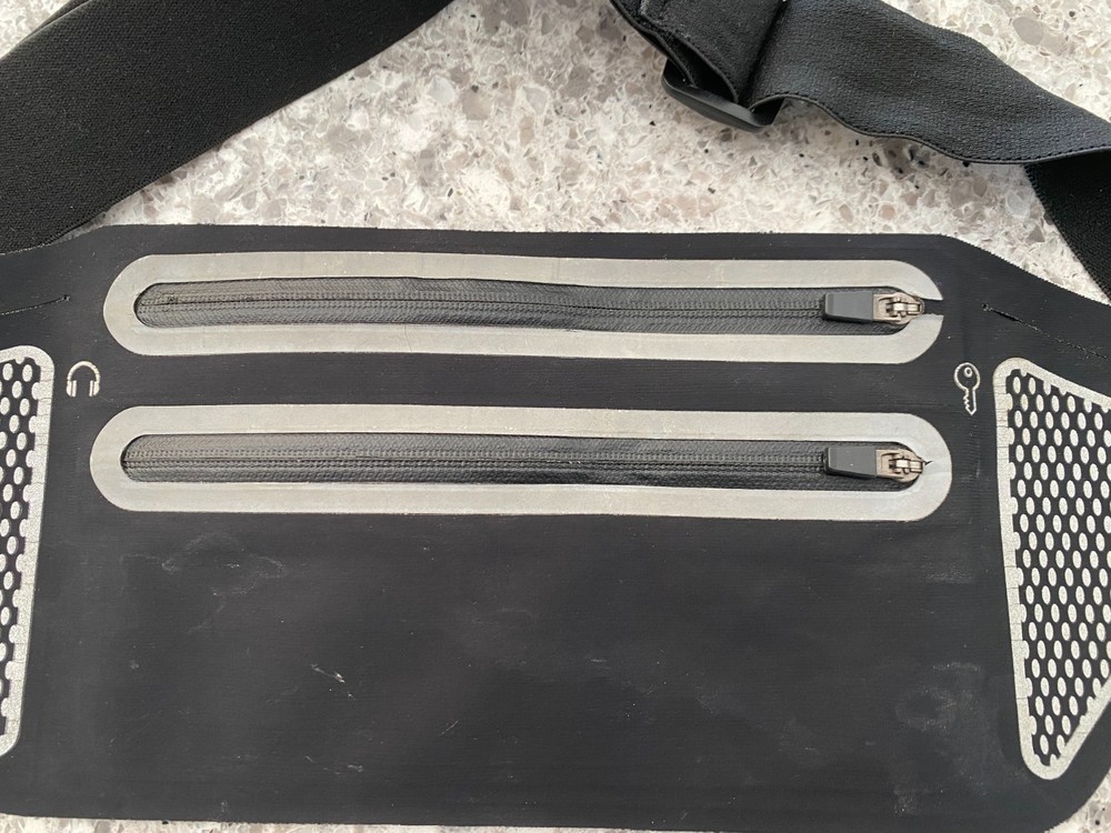 Black Adjustable Exercise / Travel Belt Two Pockets Preowned in Great Condition