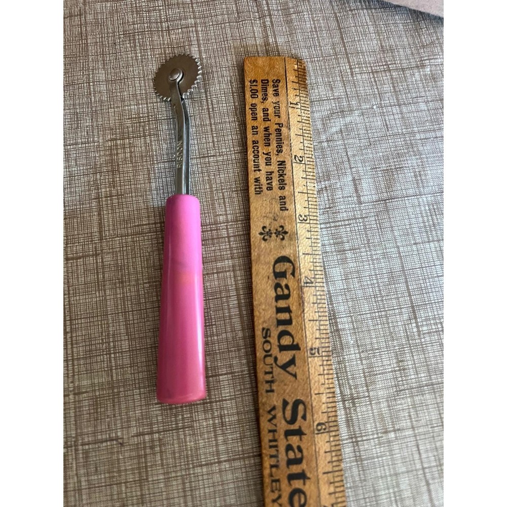 VINTAGE Risdon Pink Handle Sewing Tracing Wheel Notcher Pinking Shears Tool
