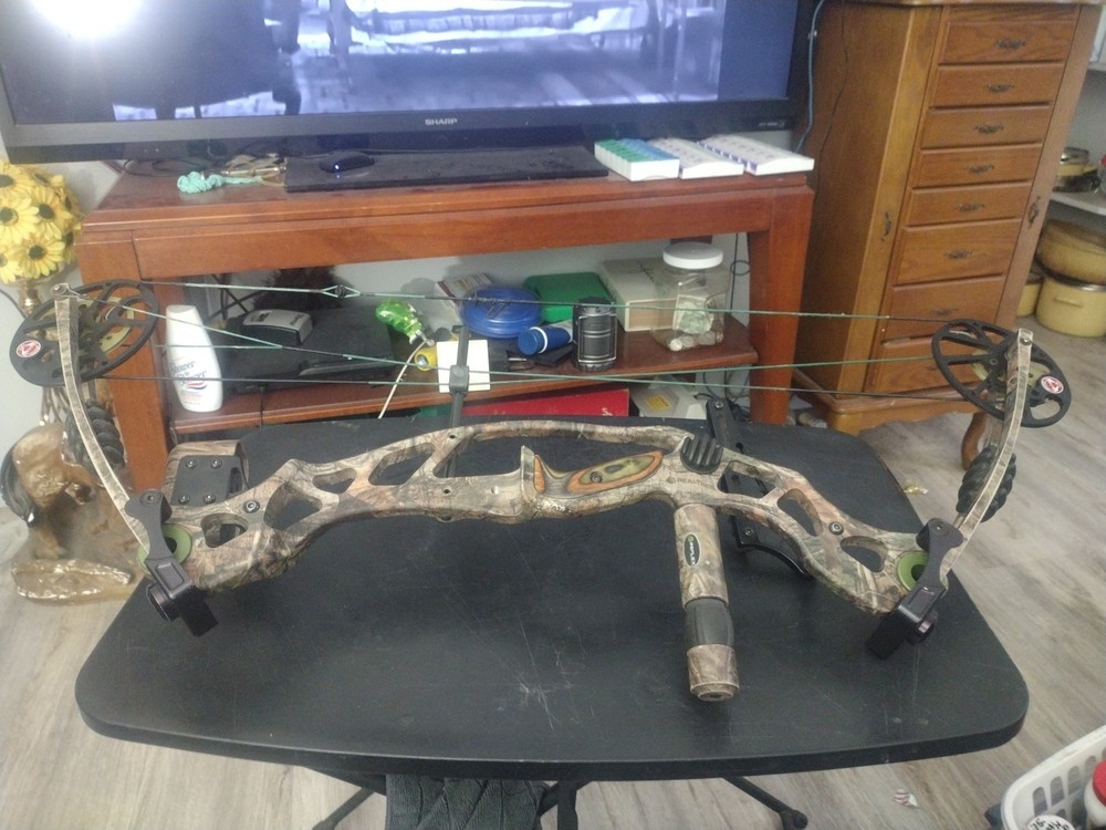 REFLEX RIDGELINE Compound Bow With Arrow Holder And Stabilizer