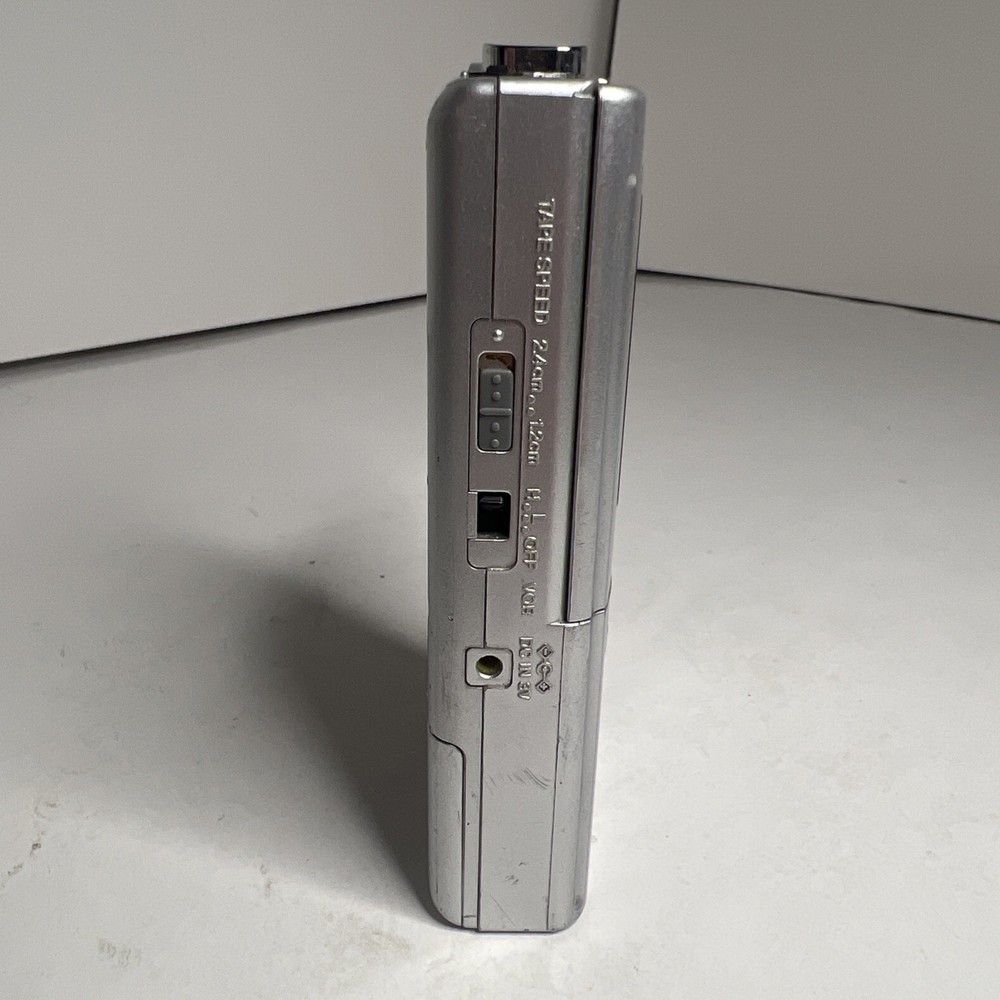 Sony Microcassette-Corder M-560V VOR Silver Handheld Voice Plus Recorder