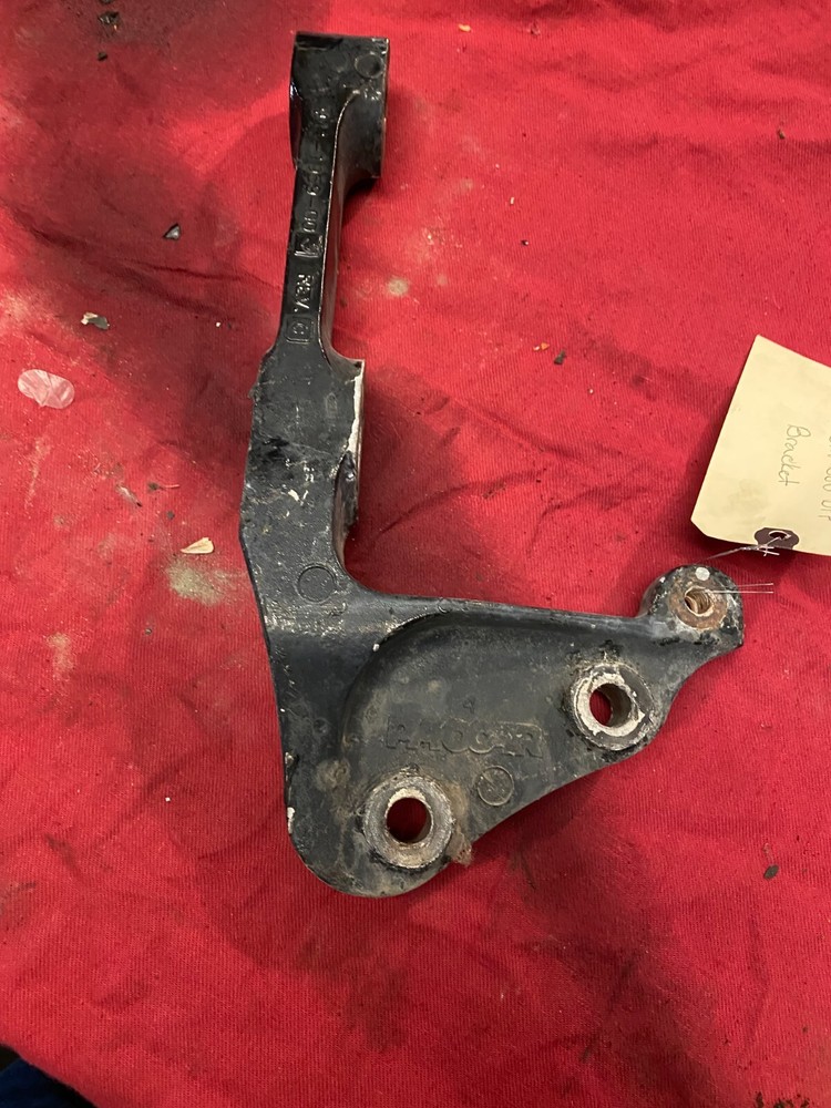 PACCAR MOUNT BRACKET SUPPORT M11 1959 003
