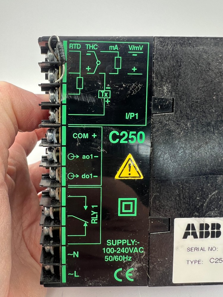 ABB COMMANDER 250 PROCESS TEMPERATURE CONTROLLER C250/0100/STD ENGLAND UK