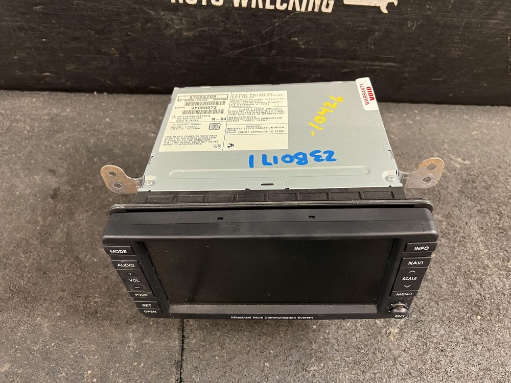 10-13 MITSUBISHI OUTLANDER FRONT DASH DISPLAY SCREEN WITH NAVIGATION ID 8750A209