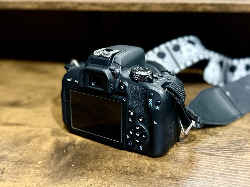 Canon EOS Rebel T7i Camera Bundle