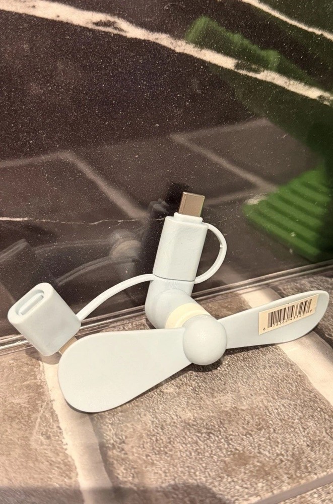 Iphone Bundle ( x1 Banana Iphone Stand x1 Multi Compatible Iphone Fan