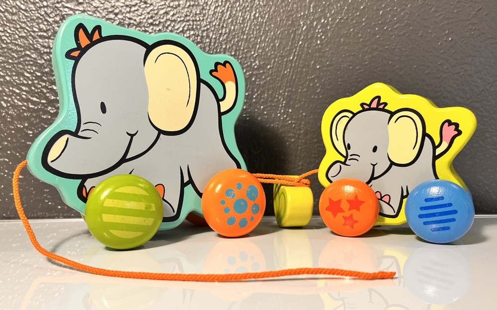 Pull Along Cartoon Elephants Toy