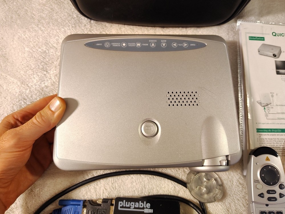 Optoma EP735 EzPro DLP Projector Powers On Carrying Case Remote Bundle Cables