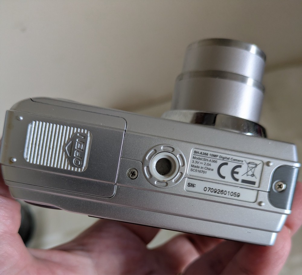 Technika SH-A366 10.0MP Compact Digital Camera Silver