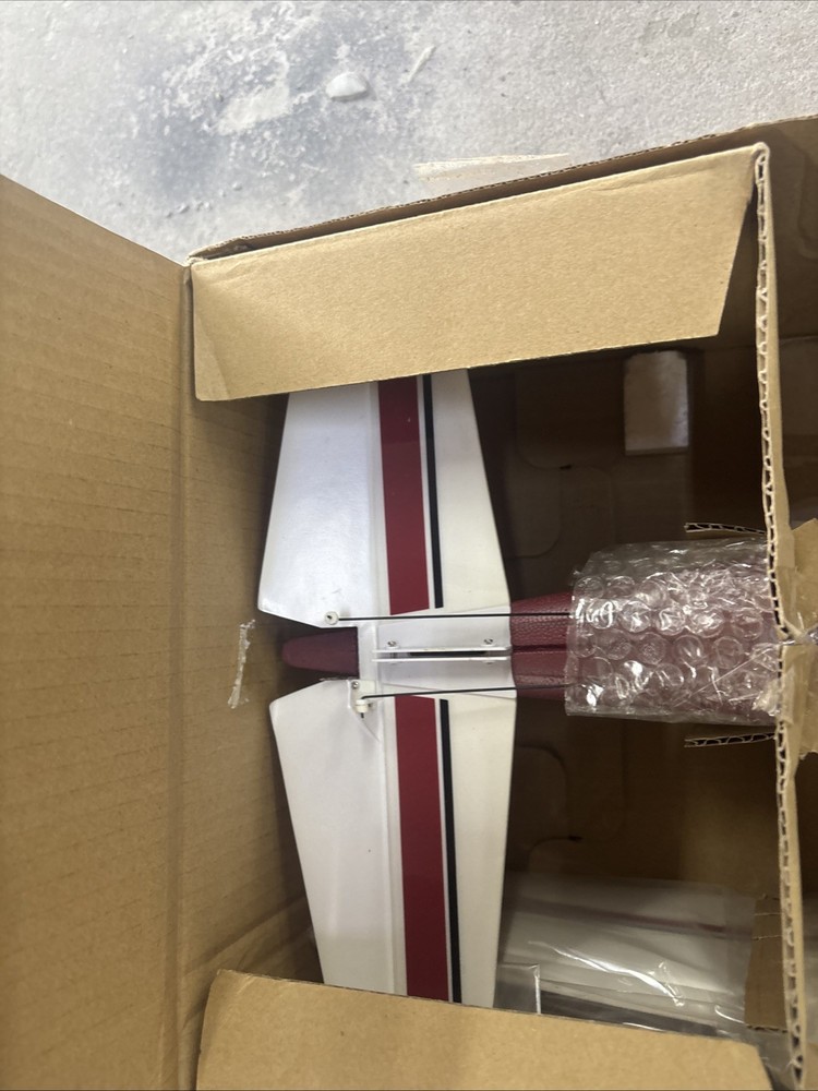 NEW HOBBICO FLYZONE CESSNA 182 RTF 34 WING SPAN