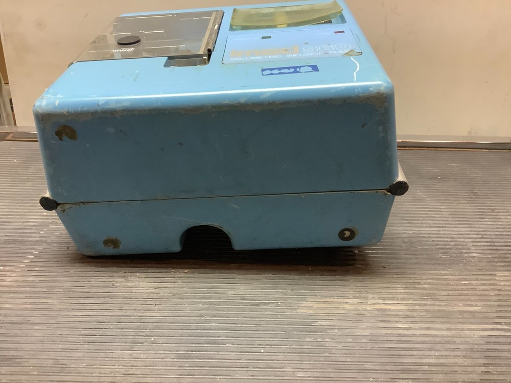 IMED 960 Volumetric Infusion Pump Powers On and beeps