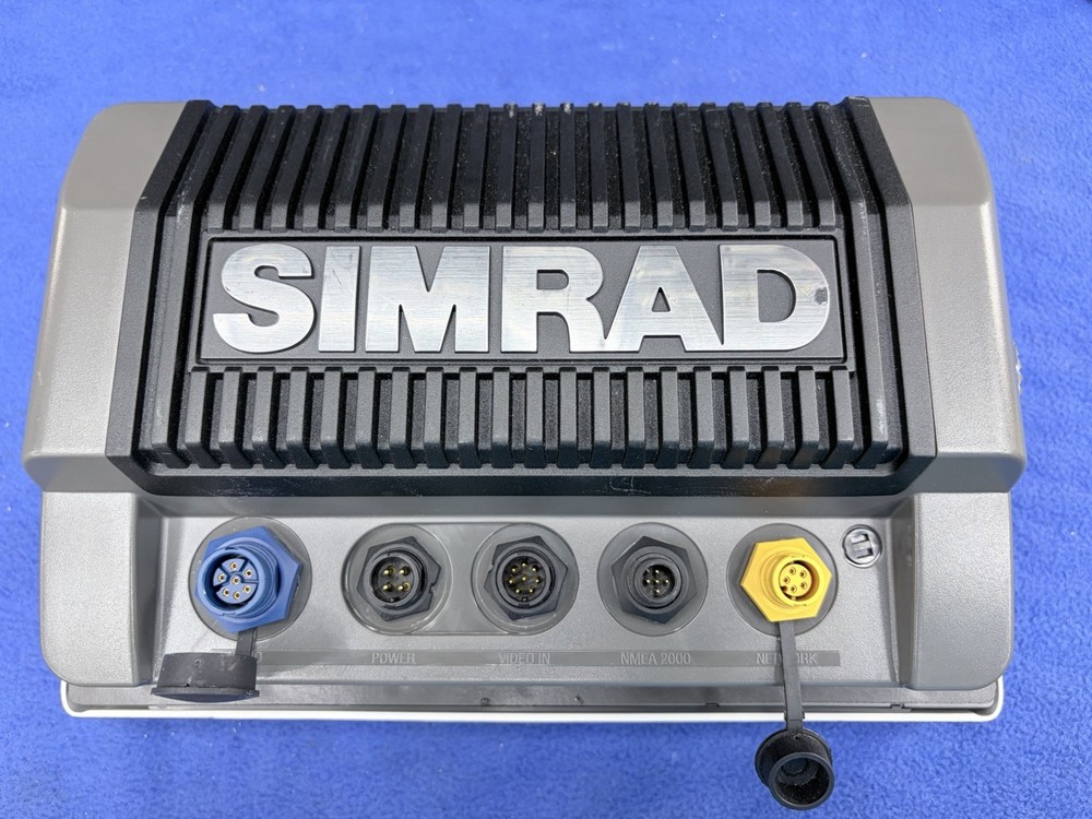 Simrad NSS 8 Sport GPS Chartplotter Sonar Multifunction Display W/ Cover