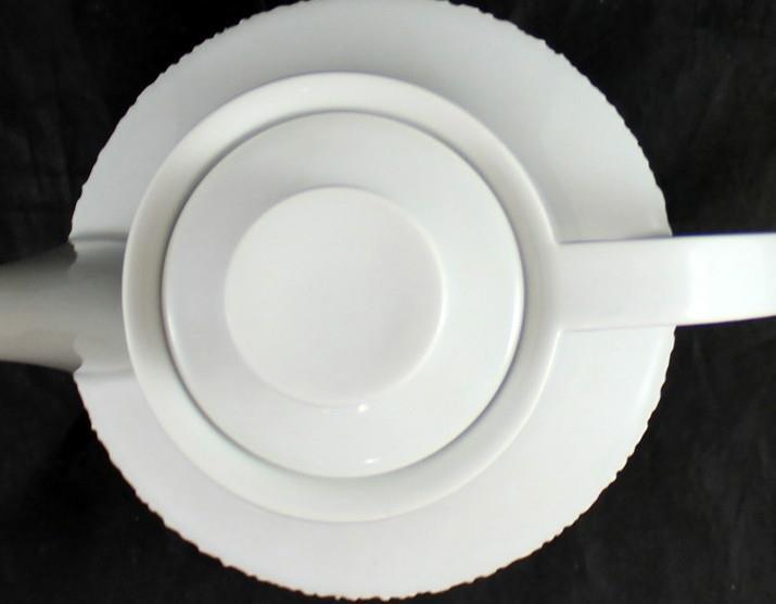 Thomas Arcta White Coffee Pot with Lid