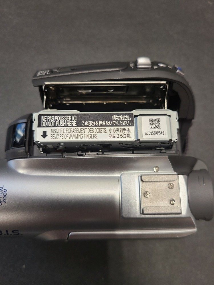 PANASONIC OPTICAL IMAGE STABILIZER 32X OPTICAL ZOOM VIDEO CAMERA WITH CHARGER