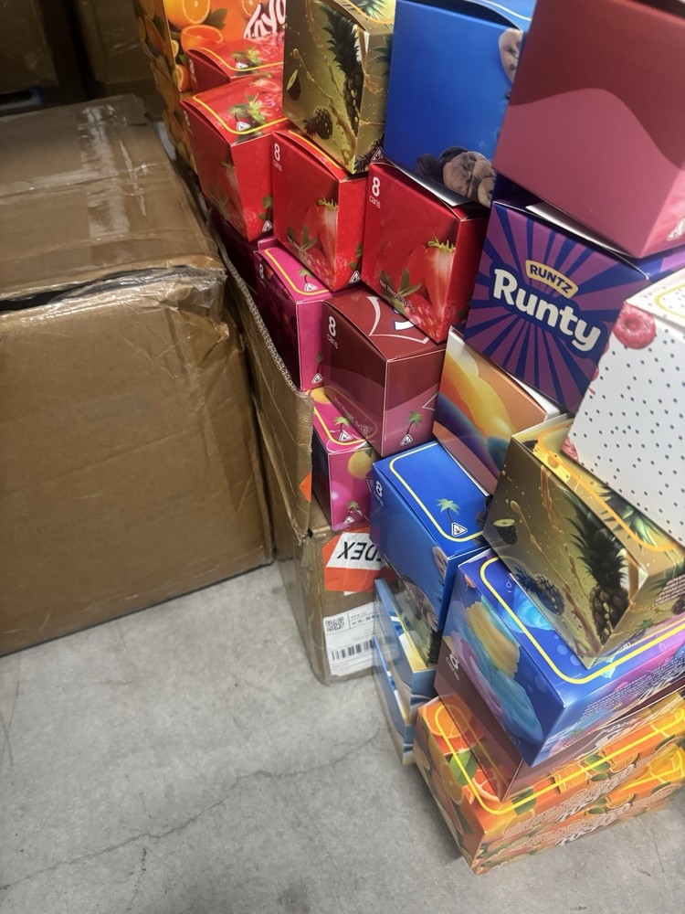 8 Pack Mylar Set w Display Box Assorted Designs Plastic Storage Containers+Lids