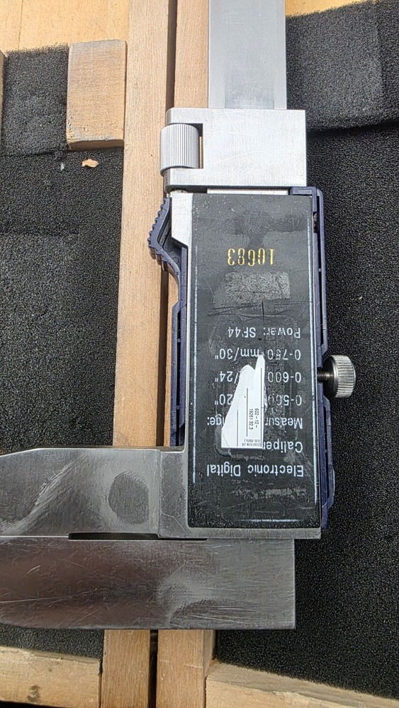 FOWLER Electronic Caliper, 0-24"/0-600mm