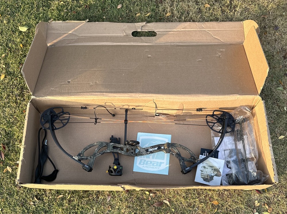 Bear Cruzer G2 - RTH - Compound Bow - 5-70lb adjustable - New in distressed box
